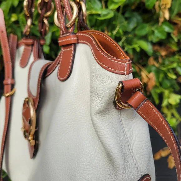 Salvatore Ferragamo Gancini Shoulder Bag Ivory and Brown Leather Gold Hardware - Picture 5 of 15